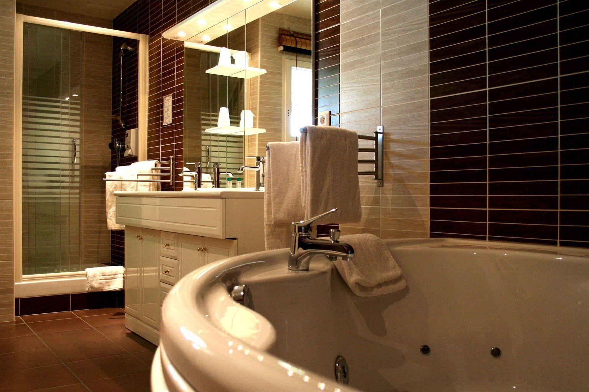 In Jungle Hotel Chassagny エクステリア 写真