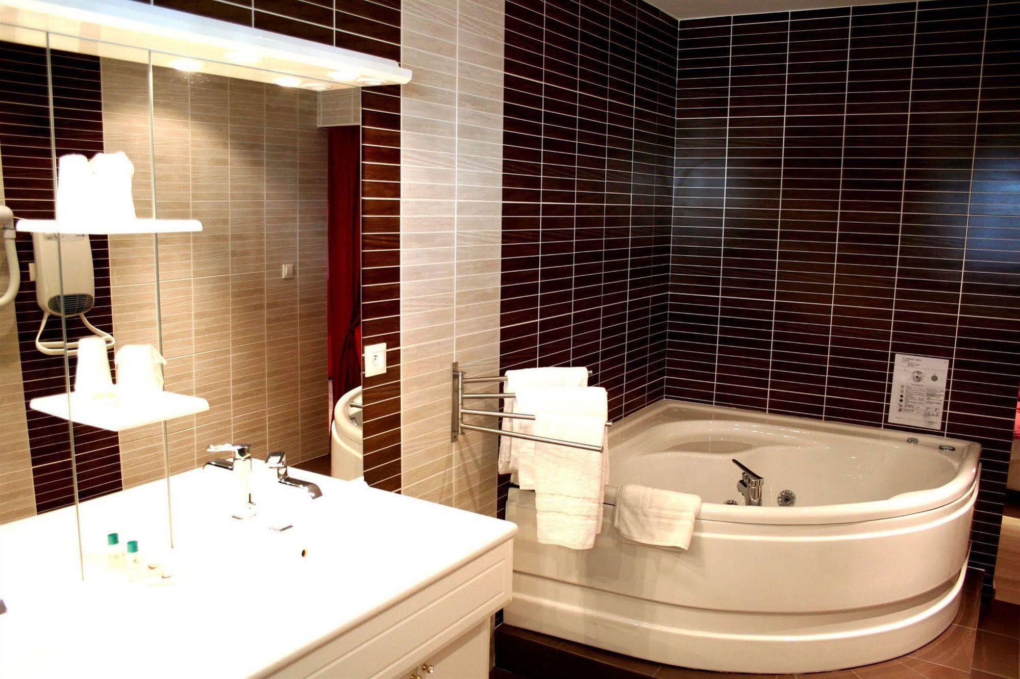 In Jungle Hotel Chassagny エクステリア 写真